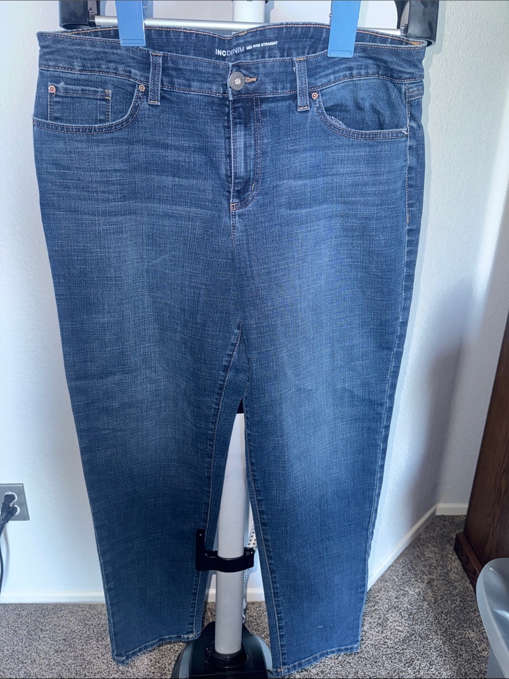 Women's Straight Jeans in Medium Blue Wash